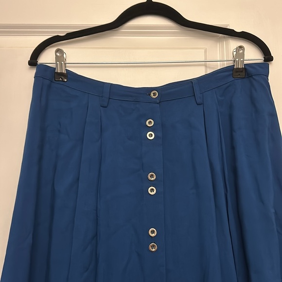 Justfab Skirt - Picture 2 of 3